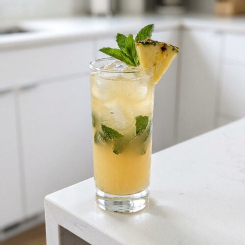 Peach Bellini Spritz Cocktail Recipe - Thirsty Tales